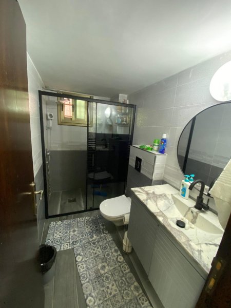 شاور مستقيم اسود مخطط