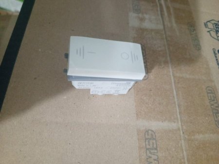 مفتاح بويلر ابيض مع ضوء احمر افي(441010)